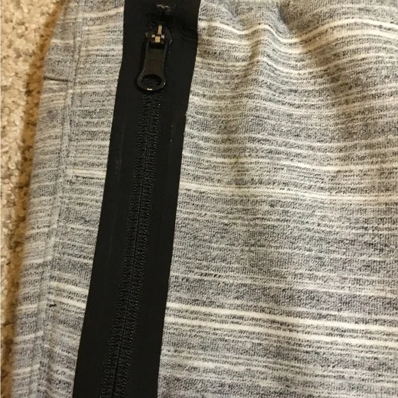 American Eagle 24/7 shorts - Picture 2 of 5